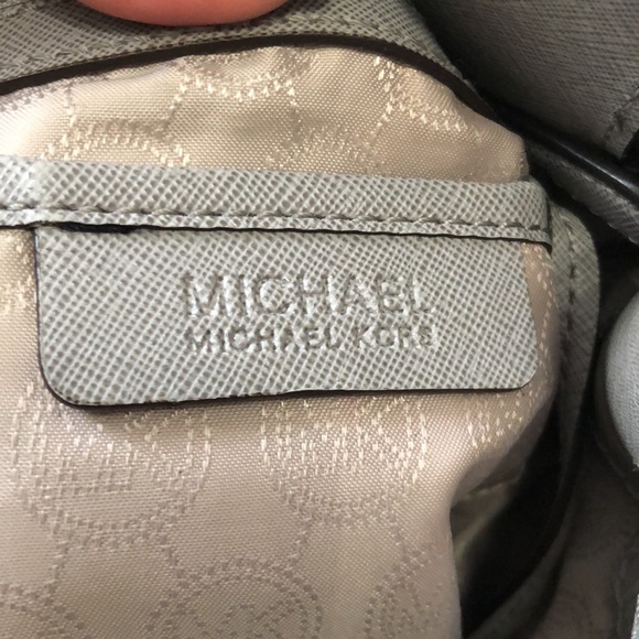 Michael Kors Large Pearl Grey Hamilton Satchel - Picture 5 of 13